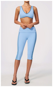 Conjunto Casual de 2 Piezas para Mujer, Top Corto Rosa sin Tirantes, Pantalones Capri de Cintura Alta con Rayas Laterales, Tejido Transpirable - Product Image 3