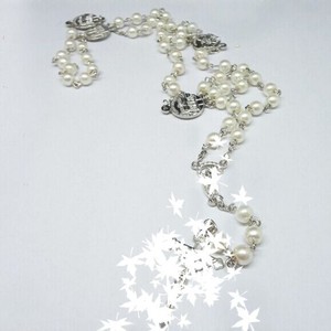 Collier chapelet imitation perles noires et blanches avec pendentif croix, bijoux religieux pour la prière et la mode - Product Image 4