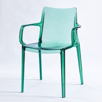 Vente en gros de chaise de salle à manger Chiavari en résine transparente PC, utilisation polyvalente pour l'hôpital en plein air, l'école de mariage, le salon, le bar et le sous-sol