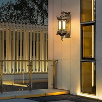 Lampe murale solaire moderne d'extérieur IP65 étanche en alliage d'aluminium et PC, forme cylindrique carrée, avec verre borosilicate et LED dimmable pour