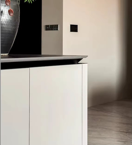 Gabinete de Cocina de Lujo Personalizado con Isla Moderna e Integrador de Nevera para Vinos, Extensible para Espacios de Vivienda - Product Image 4