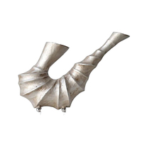 Sculpture de coquillage abstraite en alliage d'aluminium décorative moderne, figurine en forme de coquille pour la décoration de salon, hall d'hôtel, bureau ou table.