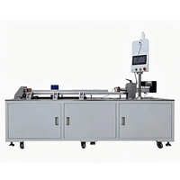 Machine de pressage et d'empilage de cellules de batterie au lithium prismatiques pour packs de batteries
