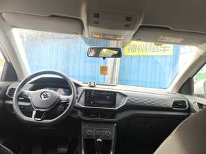 Véhicule d'occasion 2023 T-Cross 1.5L Automatique SUV avec sièges en cuir, caméra de recul et toit ouvrant panoramique pour concessionnaire - Product Image 3