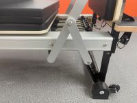 Máquina de Pilates Reformer Profesional de Grado Comercial con Certificación CE, de 94 Pulgadas, de Cuero Rosa, con Resorte Resistente, para Entrenamiento Físico