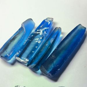 Pierres précieuses synthétiques brutes non coupées Matériau Paraiba Couleur - Product Image 3