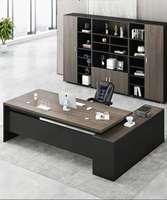 Bureau d'ordinateur moderne avec tiroirs et armoire, écologique, gain de place, pour un usage domestique ou au bureau