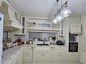 בעיצוב מותאם אישית קלאסי אפר לבן ארון מטבח מעץ מלא לקוורץ עליון עם מחיר מפעל - Product Image 2