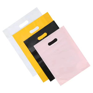 Sac en plastique à quatre doigts imprimé sur mesure pour vêtements cosmétiques et emballage cadeau texte graphique sur sac - Product Image 5