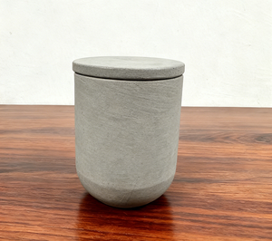 Pot à bougie cylindrique avec logo gravé sur mesure, finition gaufrée et couvercle en bois, fait main pour la décoration de Noël à la maison - Product Image 5
