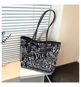 Una borsa Tote <span class=keywords><strong>Graffiti</strong></span> di Design di nicchia per le donne, una nuova primavera 2025 Casual monospalla con una grande capacità sotto le ascelle - Product Image 6