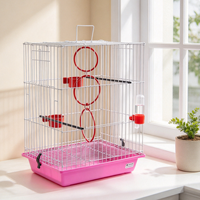 Cage d'activités multi-niveaux pour oiseaux, plateau coulissant rose, balançoire circulaire rouge, plusieurs perchoirs, mangeoire et abreuvoir pour petits oiseaux
