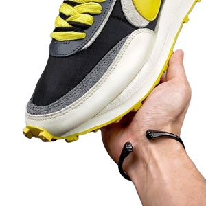 Zapatos Deportivos para Mujer nk Waffle Debut en Color Sandrift/Negro/Phantom/Blanco |   100% Auténtico - Product Image 1