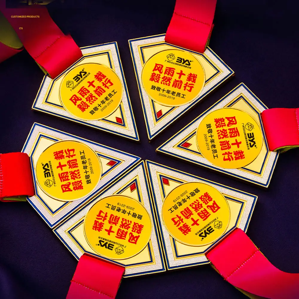 Tasarım kendi spor şekli Oem lazer Logo altın kaplama çinko alaşım Karate güreş madalya futbol basketbol takımı onur madalya