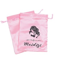 Pochette en satin de soie doux de luxe en gros avec cordon de serrage, logo personnalisé imprimé, promotion cadeau, 35x25cm, anti-poussière et anti-humidité pour perruques et extensions capillaires