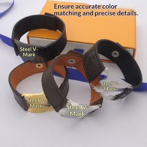 Bracciale Elegante da <span class=keywords><strong>Uomo</strong></span> in <span class=keywords><strong>Pelle</strong></span> con Ciondolo a Quadrifoglio Classico, Bracciale Unisex Americano in <span class=keywords><strong>Pelle</strong></span> con Motivo a Quadrifoglio, Bestseller - Product Image 1