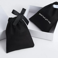 Sac à poussière en coton noir personnalisé avec cordon Petit collier Bracelet Bangle Anneau Goujons Bijoux de cheveux Emballage Pochette avec logo