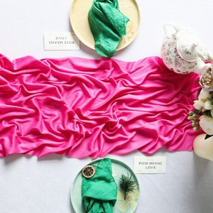 Chemin de table personnalisable en <span class=keywords><strong>gaze</strong></span> de soie de lait à motif uni, <span class=keywords><strong>double</strong></span> face, plissé, style nordique, pour mariage et fête - Product Image 2