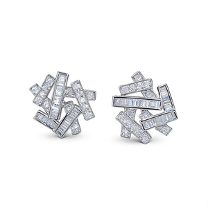 Orecchini a Perno Geometrici in Oro Bianco con Diamanti Taglio Baguette, Incastonatura a Canale, Gioielli alla Moda per Donna - Product Image 1