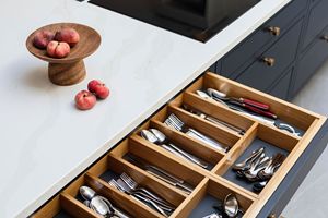 Phòng Trưng Bày Tùy Chỉnh Sang Trọng Tủ Bếp Gỗ Cứng Walnut Cổ Điển - Product Image 5