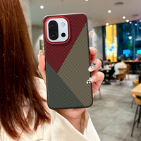 Étui de protection arrière en cuir PU mat avec texture en fibre de carbone de luxe pour OnePlus 15T 13T 13S