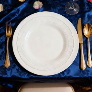 Assiette de Présentation en Céramique 13'' Écologique, Design Minimaliste Beige Clair, Gaufrée, pour Mariage et Dîner, Vente en Gros - Product Image 5