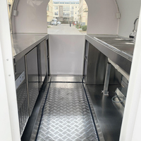 Camion de restauration mobile à thème fraise-chocolat avec friteuses et deuxième niveau d'assise