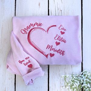 <span class=keywords><strong>Sudadera</strong></span> con capucha bordada personalizada con corazón grande en el pecho, regalo de Grammie para los nombres de los abuelos, tela de Jersey, temporada de invierno - Product Image 2
