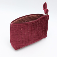 Sac de rangement pour maquillage personnalisé en velours rouge, sac de rangement portable pour pinceaux de maquillage avec cordon et fermeture éclair, sac cosmétique matelassé pour les voyages