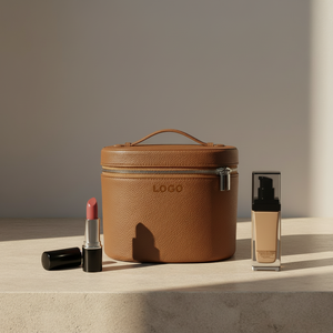 Beauty Case Rotondo in Ecopelle PU Certificato BSCI con Scomparto Rimovibile, Organizer per Cosmetici con Divisori e Maniglia - Product Image 1