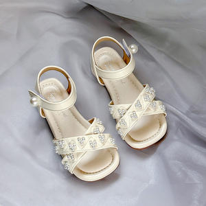 Sandalias de Princesa con Perlas y Diamantes de Imitación para Niñas Fankahao, Verano 2025, Nuevas Sandalias de Playa para Niños con Cierre de Velcro y Suela de TPR - Product Image 3