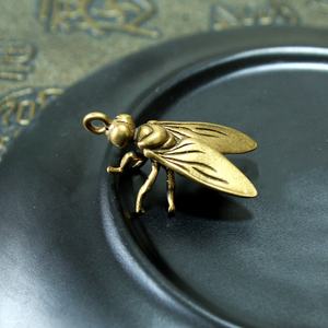 Collana con ciondolo ape in ottone artigianale Vintage portachiavi statua di ninnoli - Product Image 3