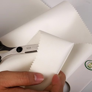 Tissu de bâche transparent enduit de PVC blanc 840D résistant aux déchirures, personnalisable, très demandé, pour gants médicaux, équipement de protection et utilisation automobile - Product Image 5
