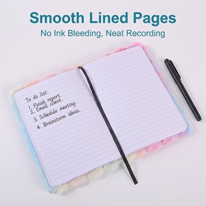 Quaderno con copertina in peluche con righe orizzontali e carta di alta qualità per una scrittura fluida e senza sbavature, adatto come regalo scolastico - Product Image 4