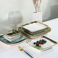 Assiette de luxe moderne de forme carrée assiette de fruits en porcelaine maison restaurant mariage assiette en céramique avec bord doré