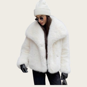 Manteau d'hiver court en fausse fourrure blanche pour femme avec col en fausse fourrure moelleuse, veste tendance - Product Image 6