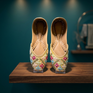 Chaussures traditionnelles du Rajasthan en cuir véritable avec broderie personnalisée, motif floral, boucle et sangle, tendance mode toutes saisons, plates - Product Image 1