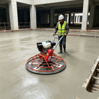Machine à lisser le béton à essence de haute qualité avec moteur, boîte de vitesses et entretien facile, rayon de braquage court