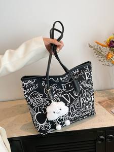 Sac à bandoulière zippé grande capacité pour femme, motif graffiti, sac fourre-tout décontracté et distinctif pour étudiants et navetteurs - Product Image 4