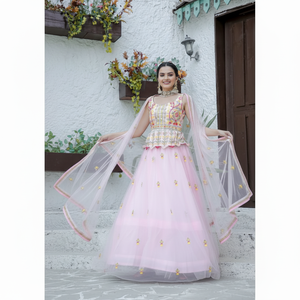 ชุดสำหรับผู้หญิงสวยชุด lehenga choli สำหรับงานปาร์ตี้ด้วยด้ายและ zari - Product Image 1