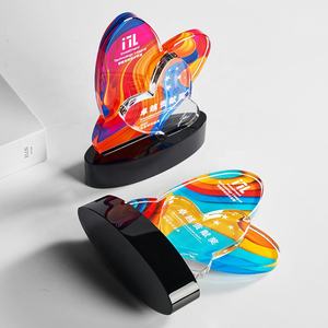 Trophée de la Coupe de la Ligue des Champions de style nouveau et coloré pour la remise des diplômes - Product Image 6