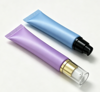 Crème pour les yeux en tube souple avec pompe à pression