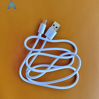 Cable USB-A a tipo C de 6A OEM con longitud personalizable de 100 cm para transferencia de datos y carga, cable USB para adaptadores, cargadores y teléfonos.