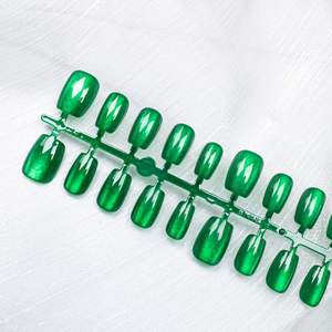 Prensa verde en las <span class=keywords><strong>uñas</strong></span> <span class=keywords><strong>Uñas</strong></span> cuadradas <span class=keywords><strong>cortas</strong></span> para gelatina de ojo de gato Brillo verde oscuro Uña magnética reutilizable - Product Image 1