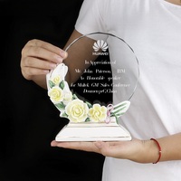 Trophée commémoratif en cristal personnalisable de haute qualité pour reconnaître le trophée de souvenir de fleurs en céramique de gravure professionnelle