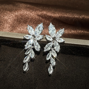 Orecchini Pendenti a Goccia con Pietre Scintillanti per Donna, Gioielli alla Moda per Feste - Product Image 3