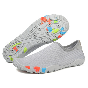 Zapatos de agua para hombre, parte superior de malla, suela de goma, secado rápido, playa, verano, punta cerrada, entresuela de EVA, sin cordones - Product Image 1