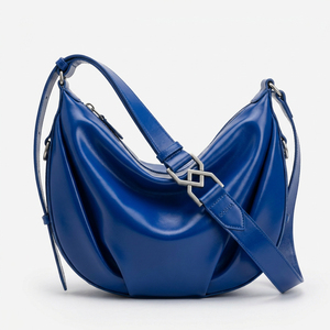 Bolso de Hombro Media Luna para Mujer, de Cuero Azul, Estructurado, con Correa Ajustable y Hebilla Metálica, para Uso Diario - Product Image 1