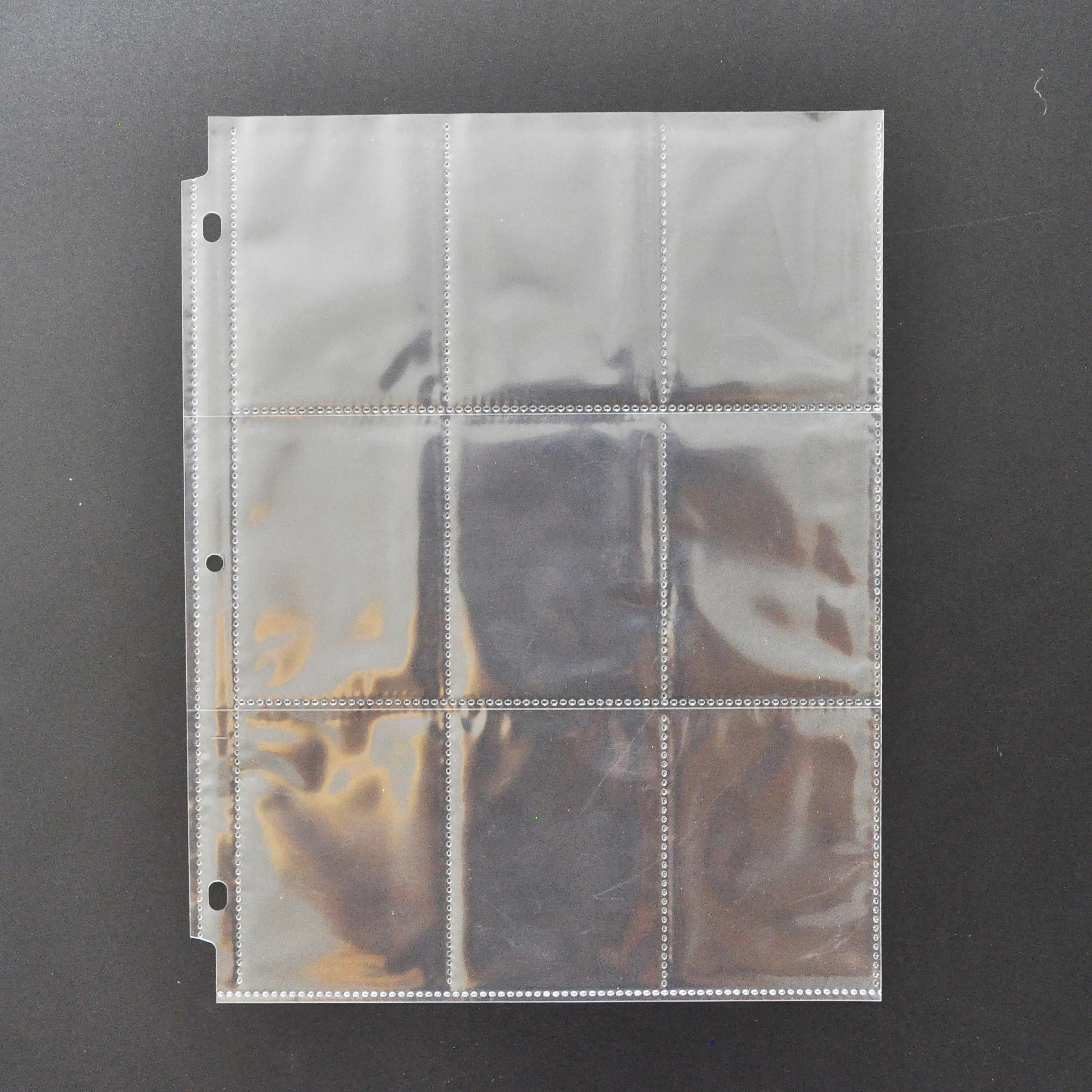 Tarjeta de juego de plástico transparente de 9 bolsillos con 3 agujeros Mangas de carpeta de tarjetas de intercambio de polietileno PP transparente con 9 bolsillos interiores