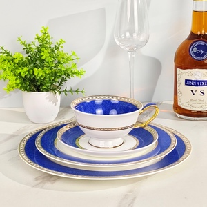 Juegos de vajilla de porcelana de hueso dorado de lujo personalizados al por mayor colección especial de cuencos y platos de cerámica personalizados para hoteles - Product Image 2